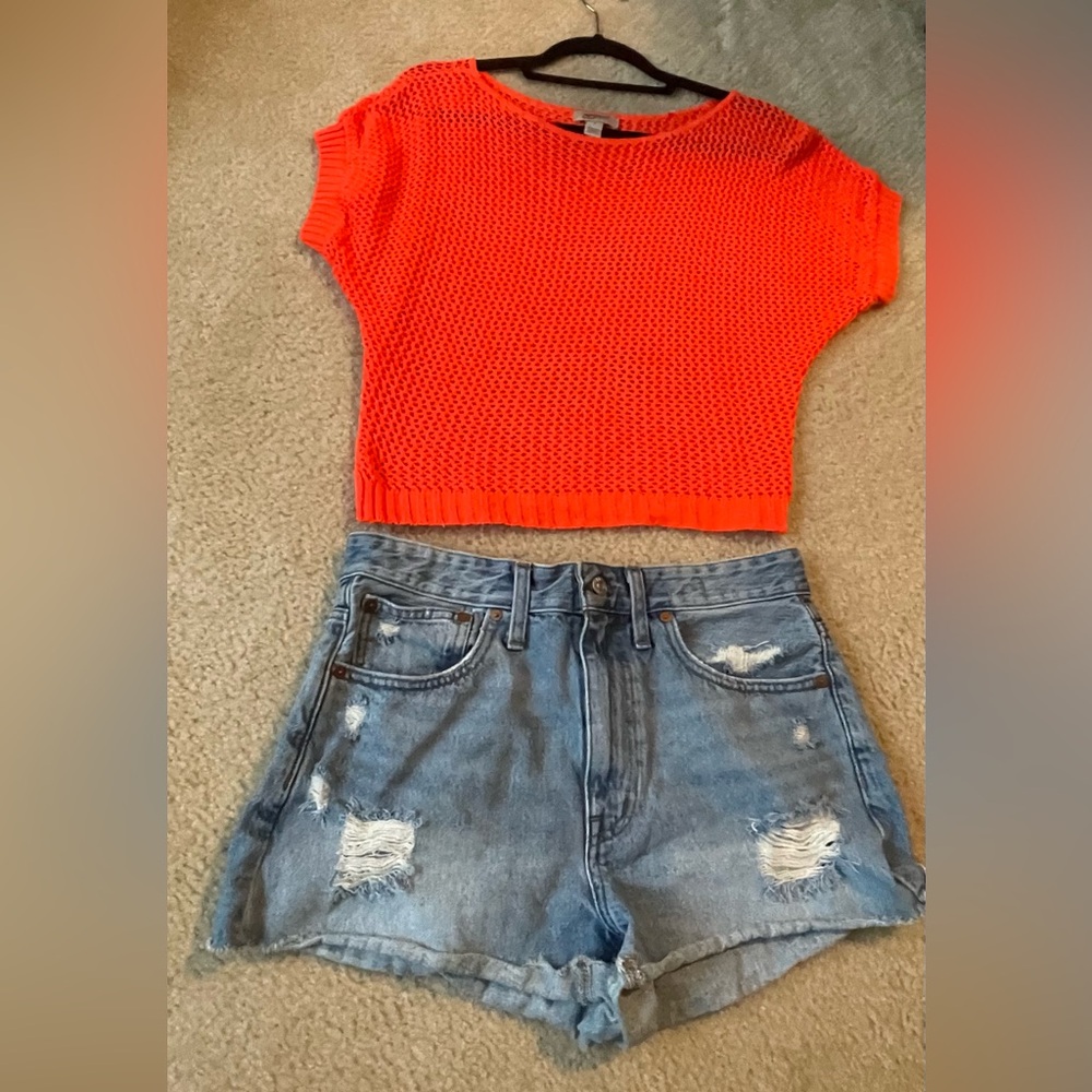 Cuutte! neon orange knit crop top. Size Small! 90's vibes!